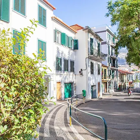 Capuchinhas Apartment *